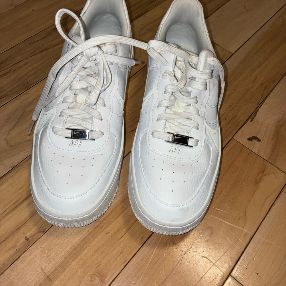 Nike Men's White Athletic Sneakers